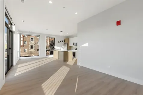 3953 West Dakin Street Chicago IL 60618