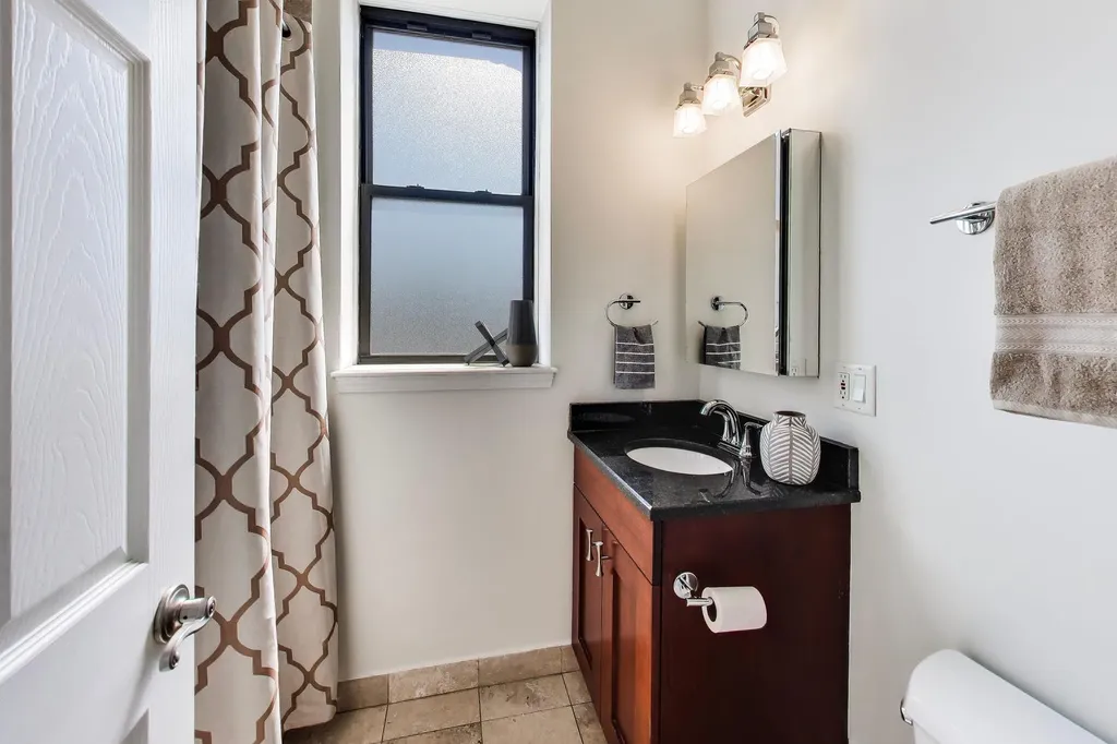 4821 North Kimball Avenue Chicago IL 60625