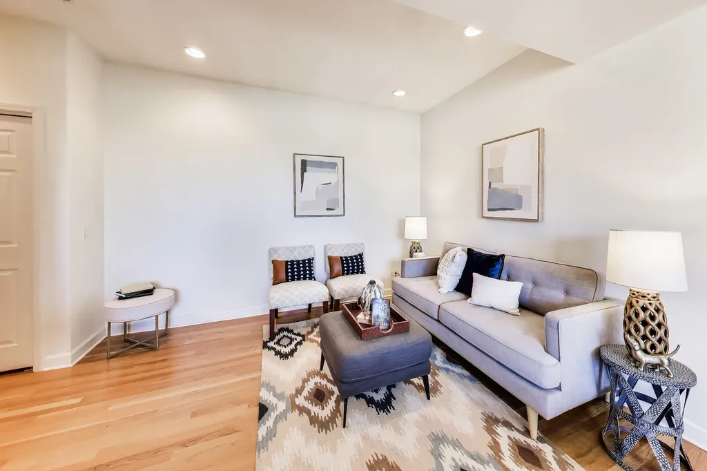 4821 North Kimball Avenue Chicago IL 60625