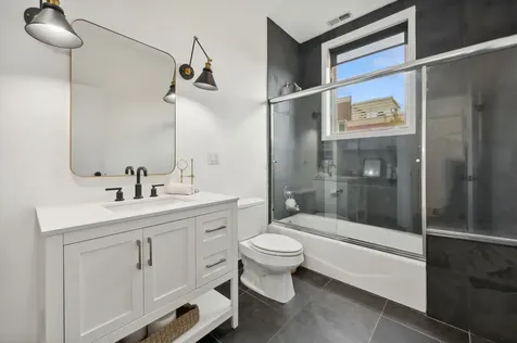 885 North Hermitage Avenue Chicago IL 60622