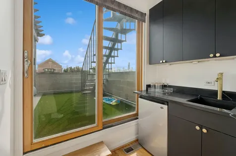 885 North Hermitage Avenue Chicago IL 60622