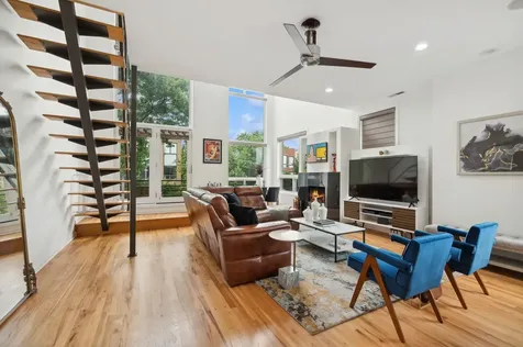 885 North Hermitage Avenue Chicago IL 60622