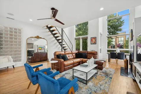 885 North Hermitage Avenue Chicago IL 60622
