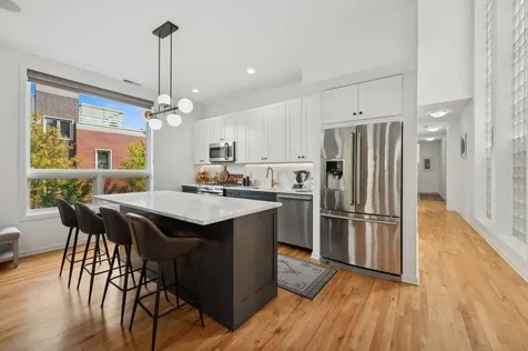 885 North Hermitage Avenue Chicago IL 60622