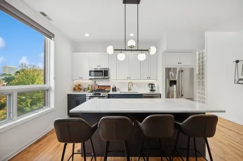 885 North Hermitage Avenue Chicago IL 60622