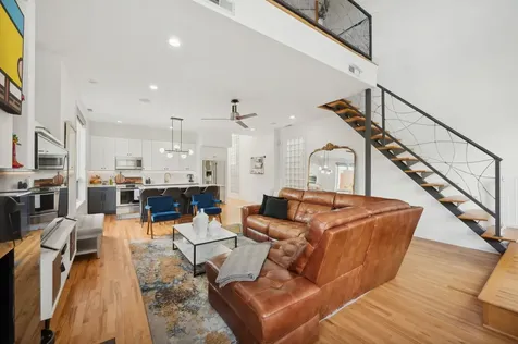 885 North Hermitage Avenue Chicago IL 60622