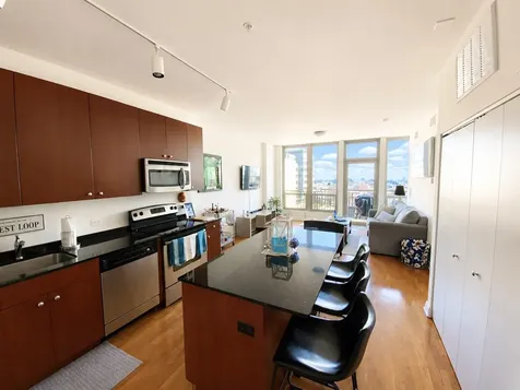 565 West Quincy Street Chicago IL 60661
