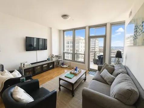 565 West Quincy Street Chicago IL 60661
