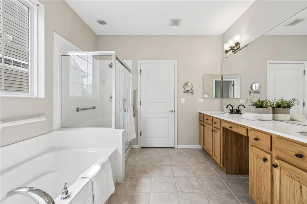 13802 Chestnut Lane Huntley IL 60142