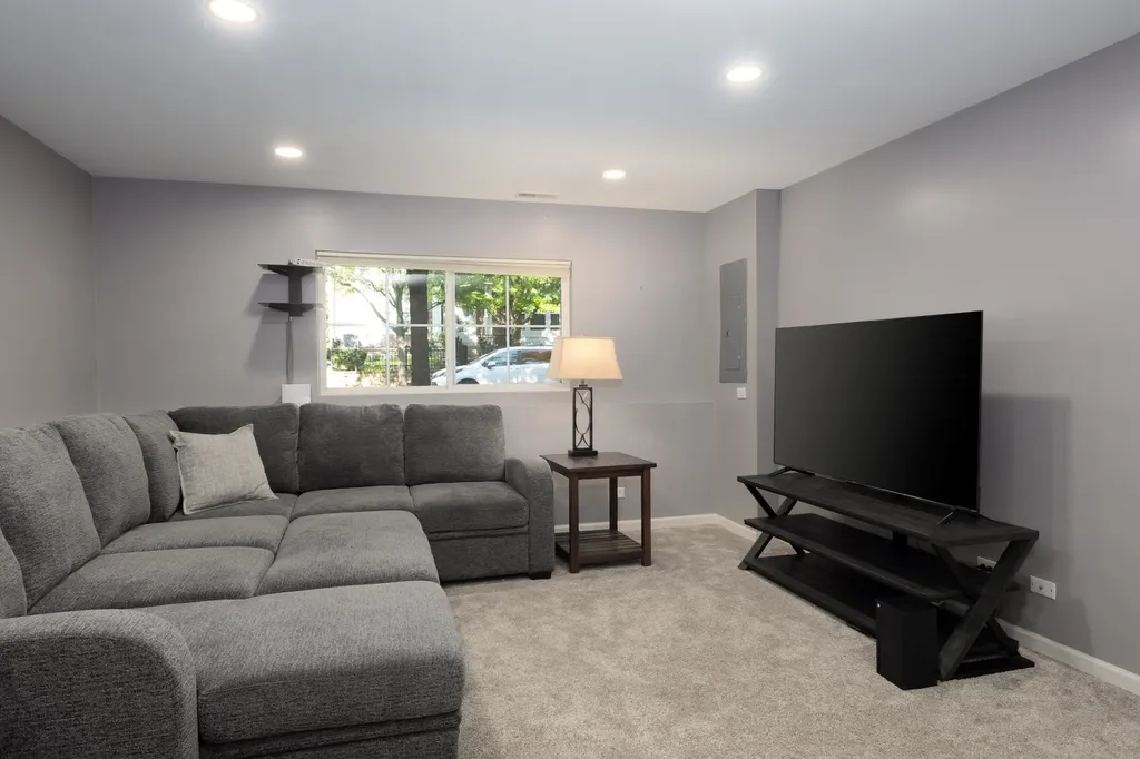 442 Plaza Place Aurora IL 60504