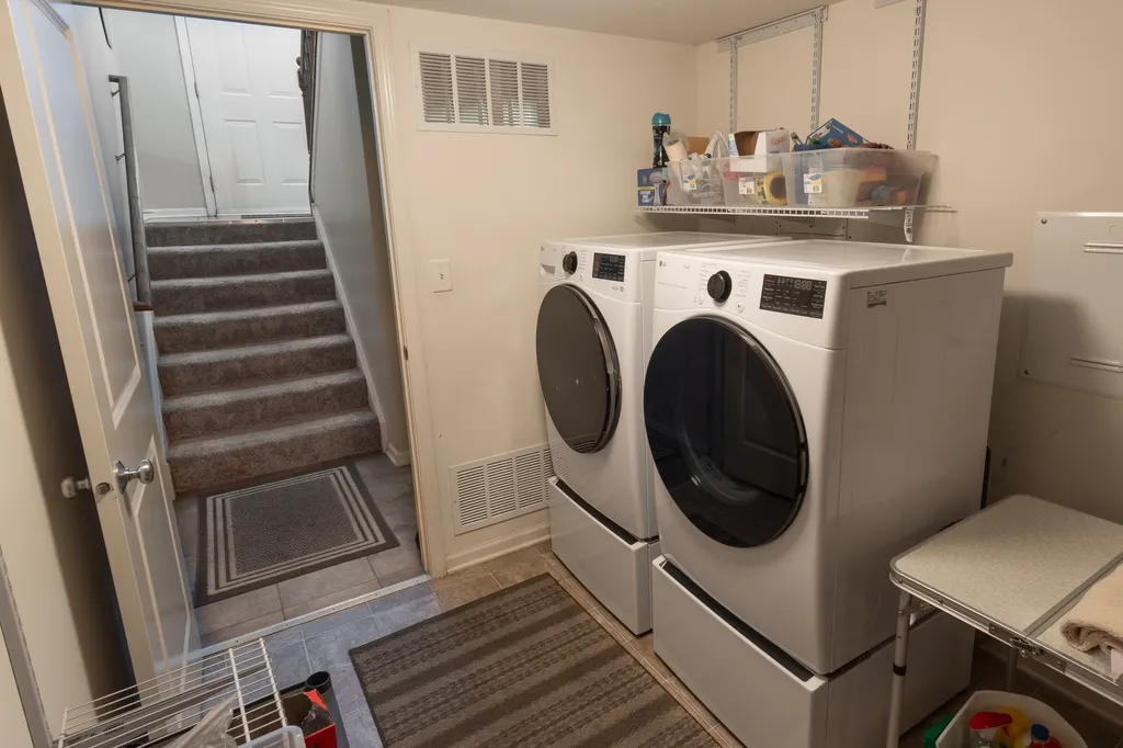 442 Plaza Place Aurora IL 60504