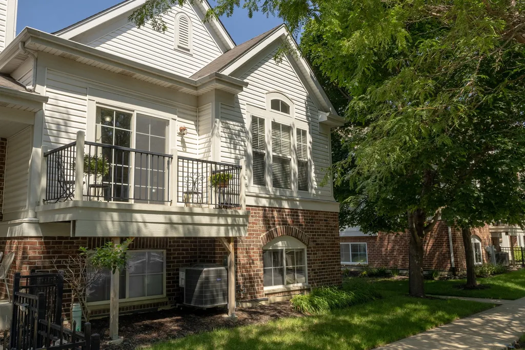 442 Plaza Place Aurora IL 60504