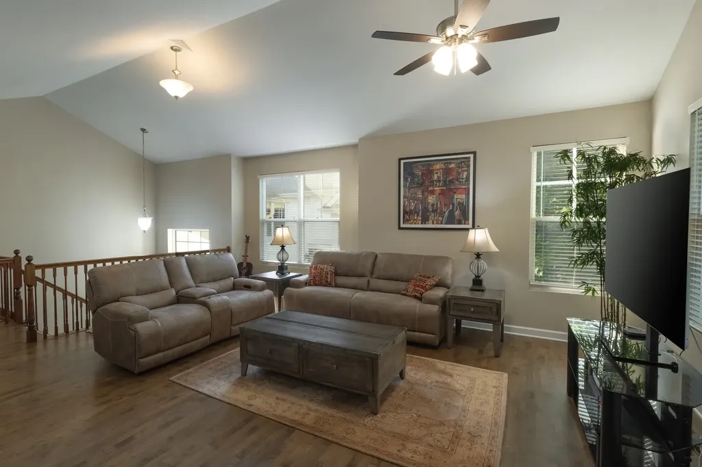 442 Plaza Place Aurora IL 60504