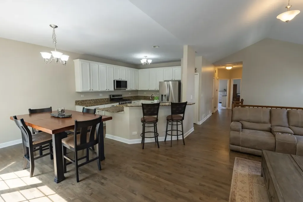 442 Plaza Place Aurora IL 60504