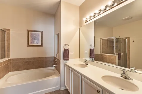 442 Plaza Place Aurora IL 60504