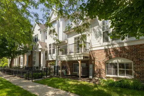 442 Plaza Place Aurora IL 60504