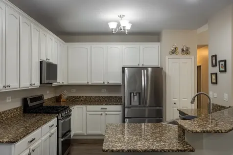 442 Plaza Place Aurora IL 60504