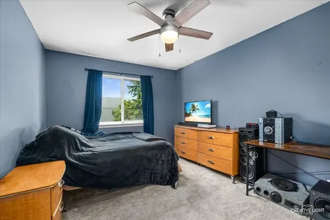 1683 Seaton Lane Elgin IL 60123