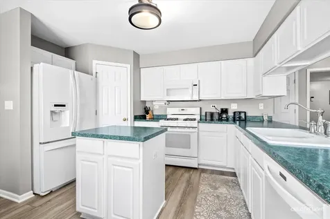 1683 Seaton Lane Elgin IL 60123