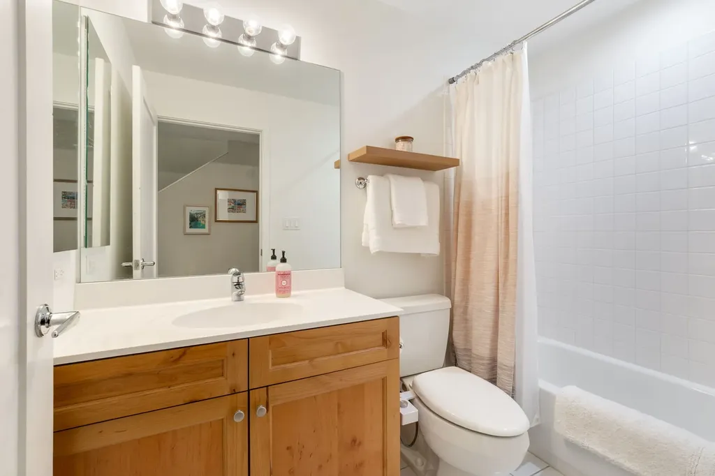 1715 West George Street Chicago IL 60657