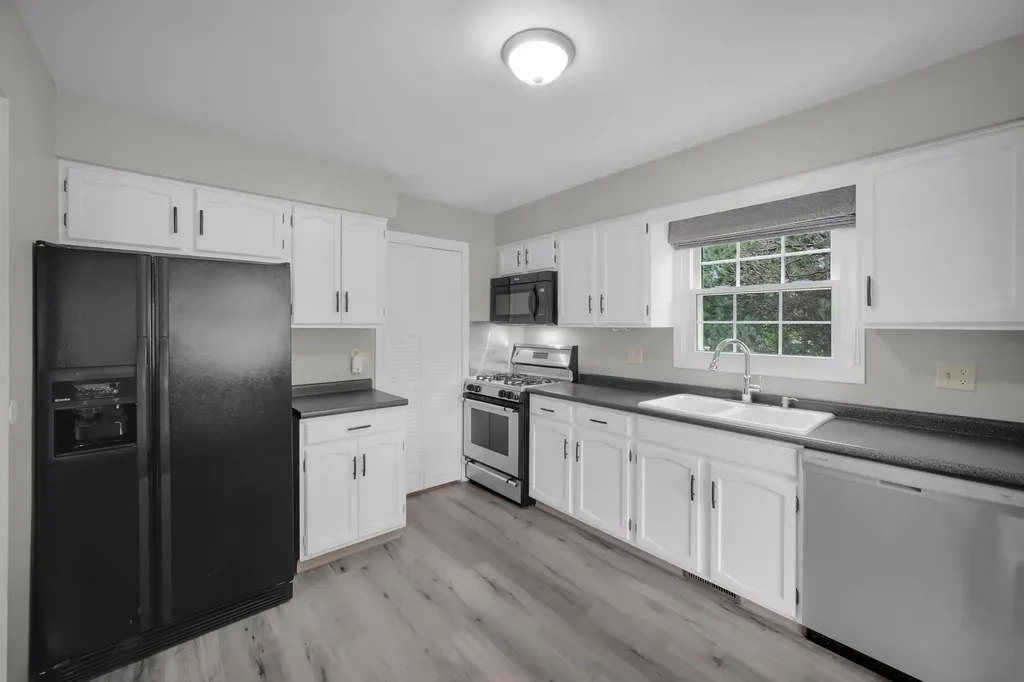 1671 Grosvenor Circle Wheaton IL 60189