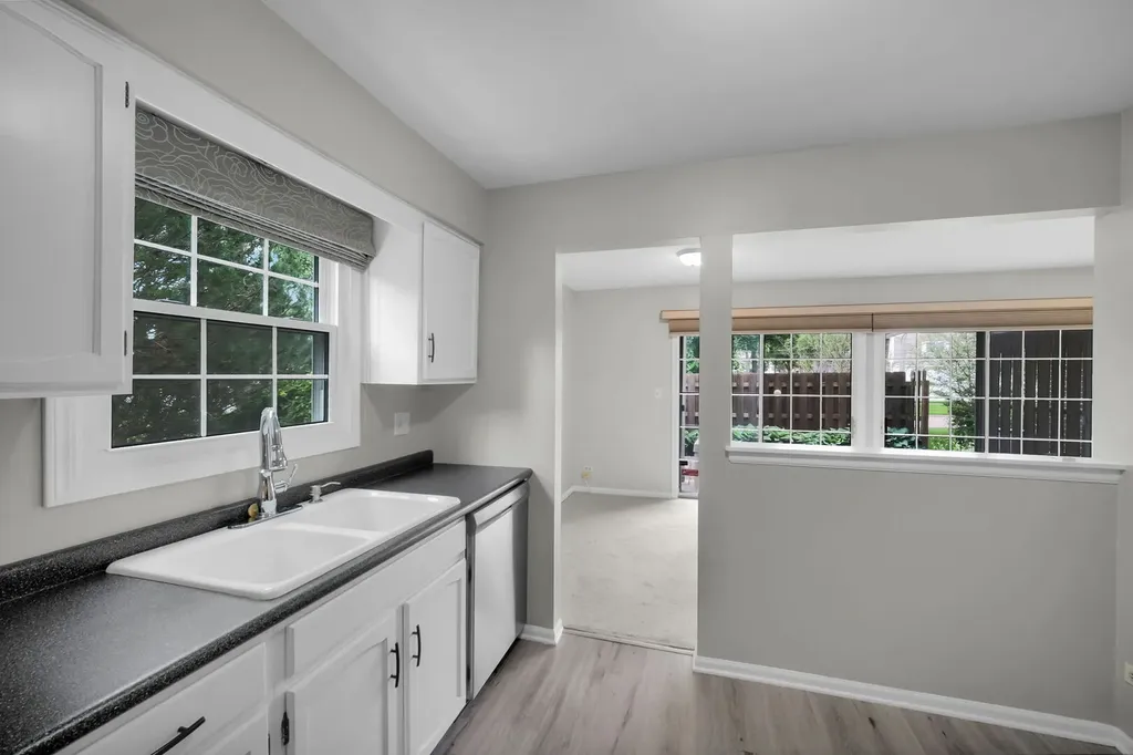 1671 Grosvenor Circle Wheaton IL 60189