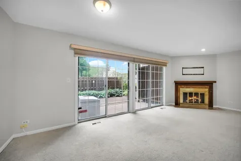 1671 Grosvenor Circle Wheaton IL 60189