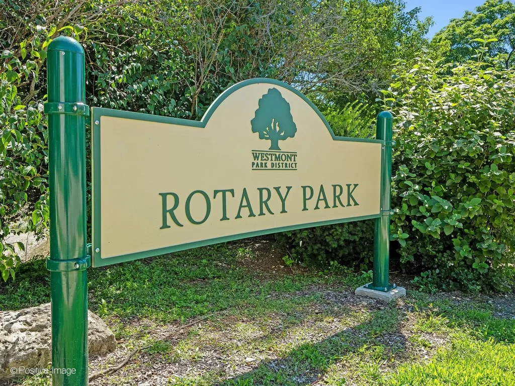 38 Crab Tree Drive Westmont IL 60559