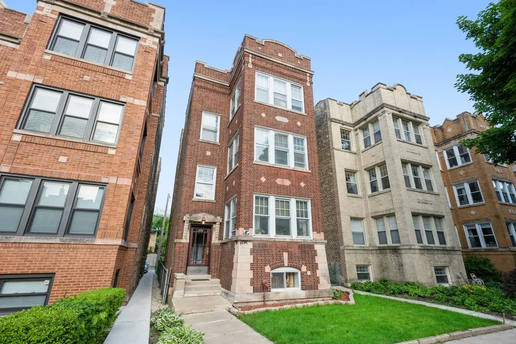 6517 North Bosworth Avenue Chicago IL 60626