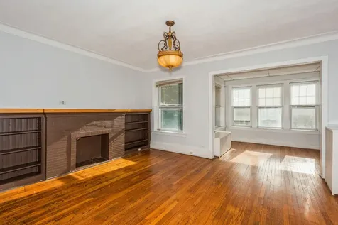 6517 North Bosworth Avenue Chicago IL 60626