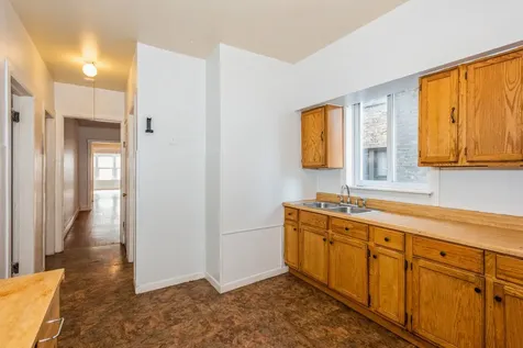 6517 North Bosworth Avenue Chicago IL 60626