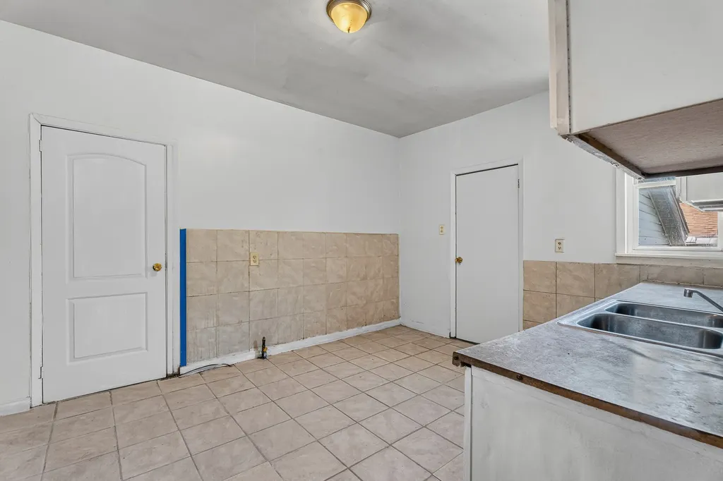 11715 South Wentworth Avenue Chicago IL 60628