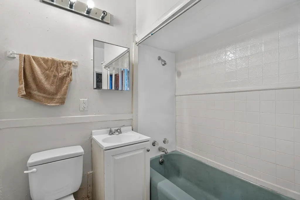 11715 South Wentworth Avenue Chicago IL 60628