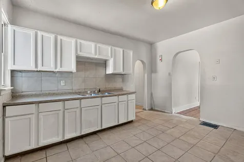 11715 South Wentworth Avenue Chicago IL 60628
