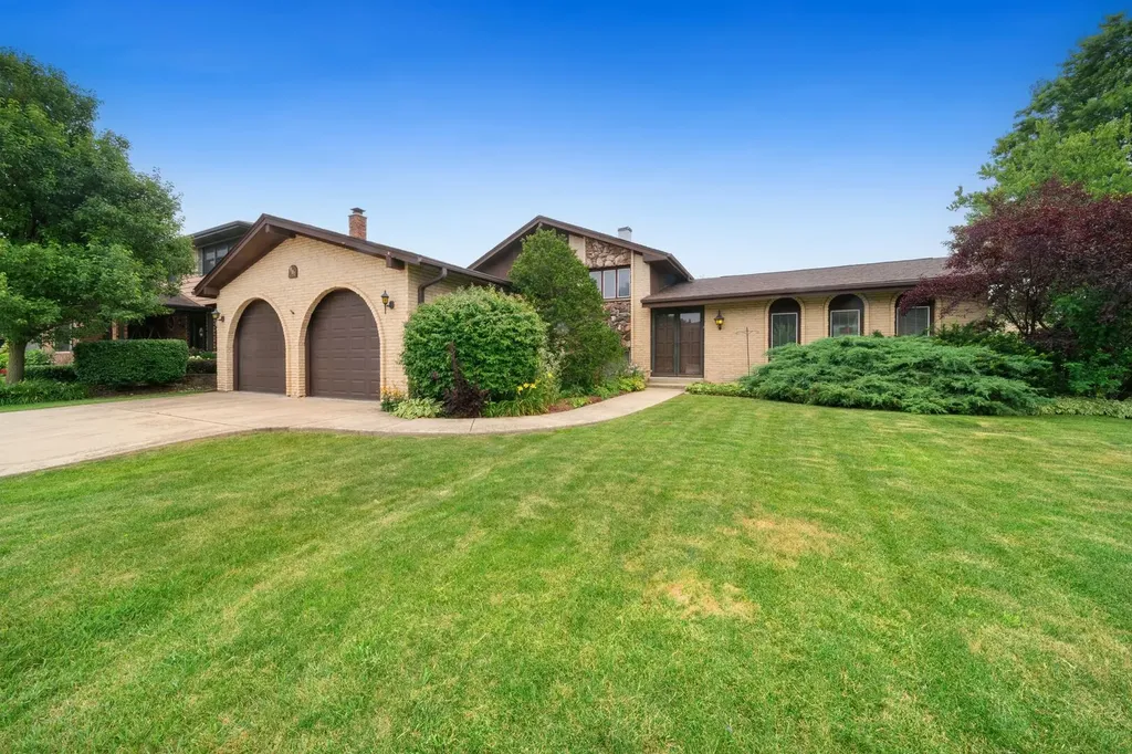 901 Claremont Drive Downers Grove IL 60516