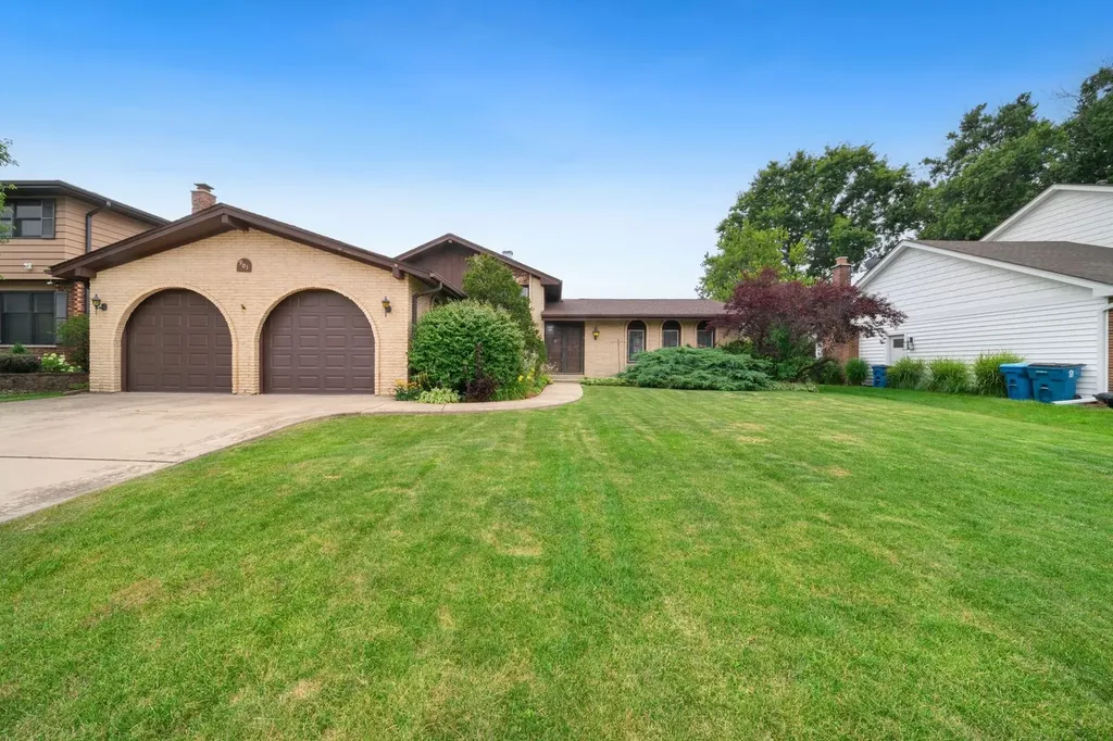 901 Claremont Drive Downers Grove IL 60516