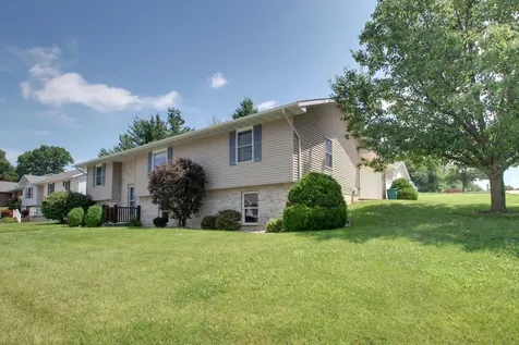 2328 Wheatland Drive Quincy IL 62305