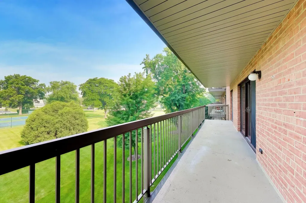 6443 Clarendon Hills Road Willowbrook IL 60527