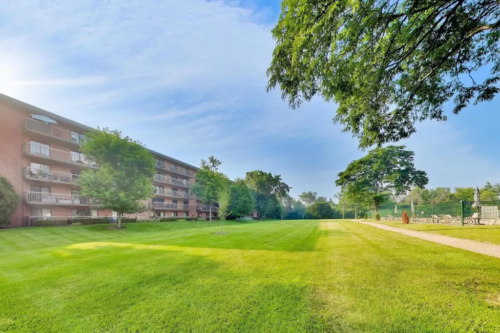 6443 Clarendon Hills Road Willowbrook IL 60527