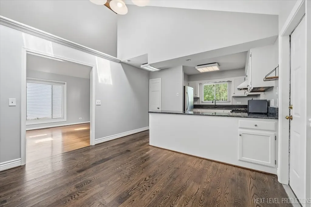 562 Roxbury Drive Naperville IL 60565