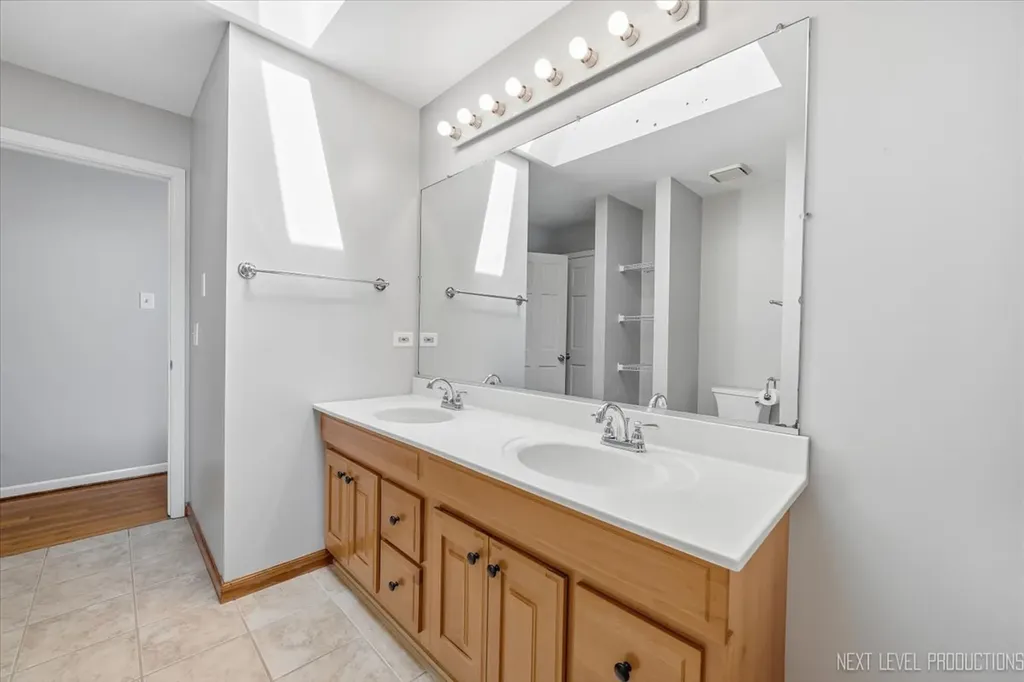 562 Roxbury Drive Naperville IL 60565