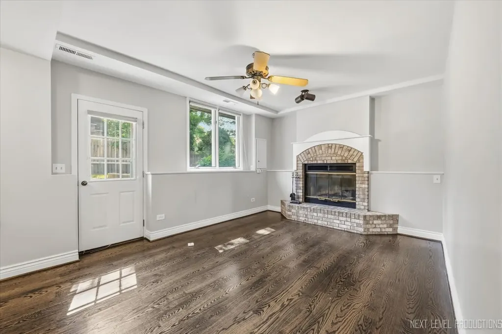562 Roxbury Drive Naperville IL 60565