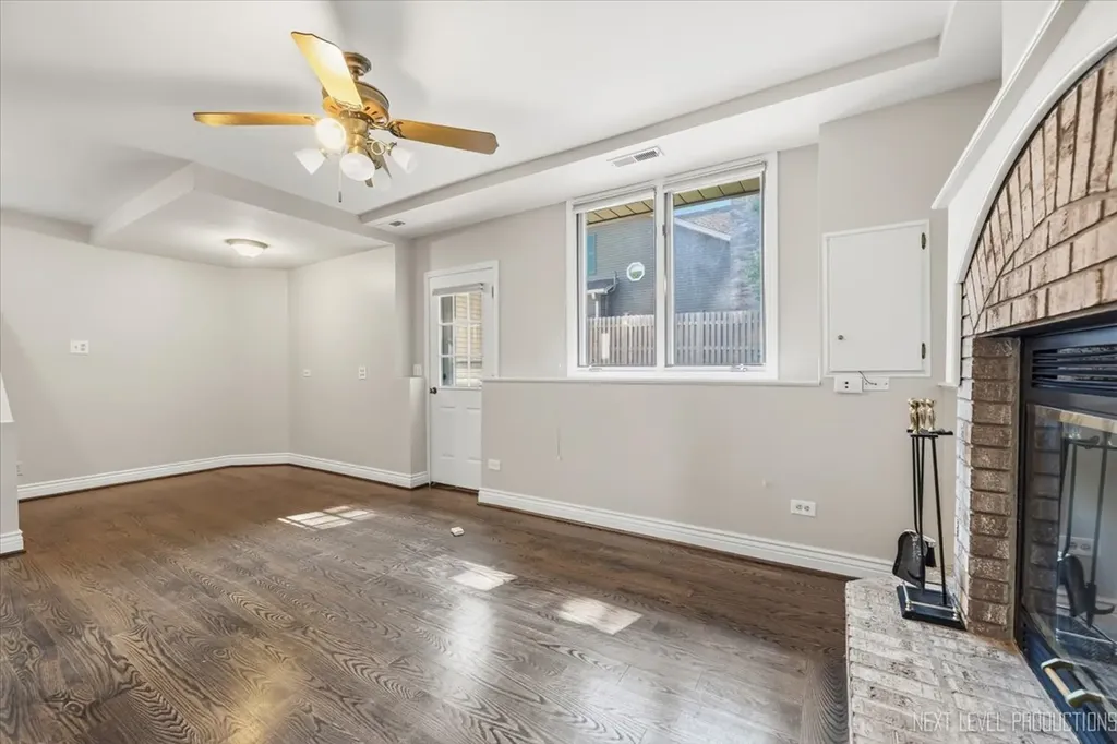 562 Roxbury Drive Naperville IL 60565