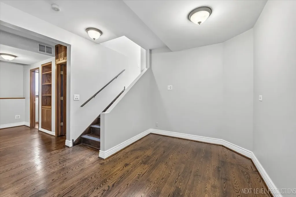 562 Roxbury Drive Naperville IL 60565