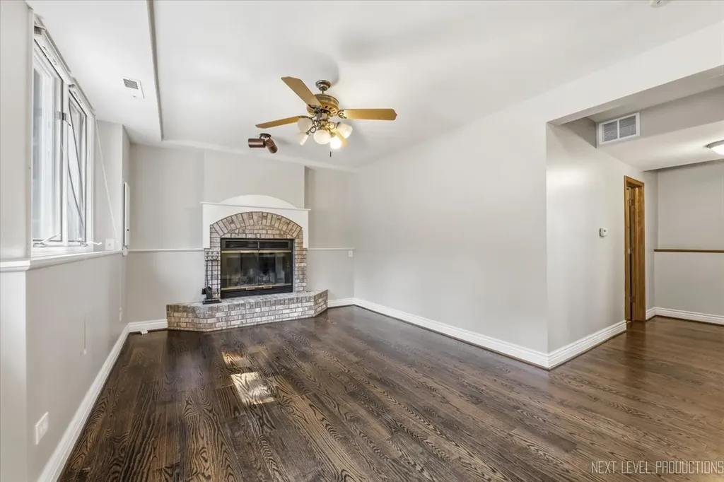 562 Roxbury Drive Naperville IL 60565