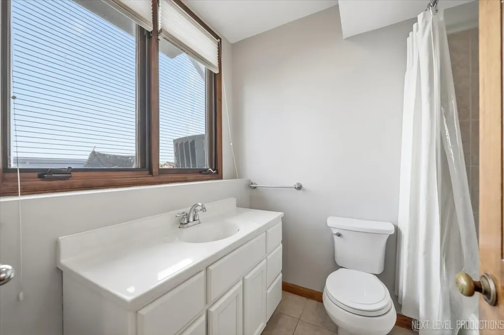 562 Roxbury Drive Naperville IL 60565