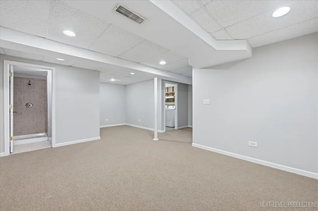 562 Roxbury Drive Naperville IL 60565