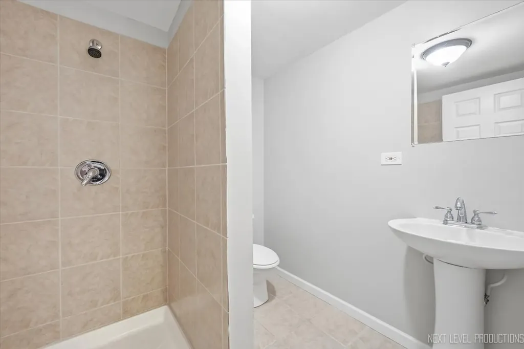 562 Roxbury Drive Naperville IL 60565