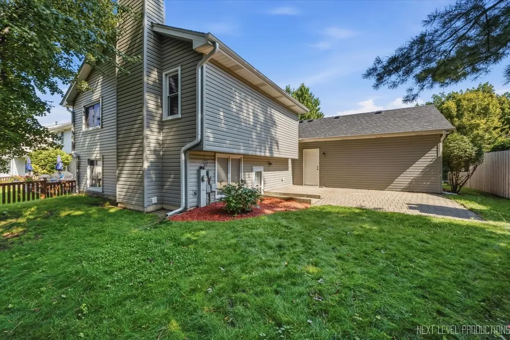 562 Roxbury Drive Naperville IL 60565