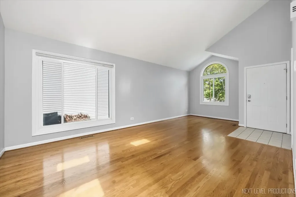 562 Roxbury Drive Naperville IL 60565